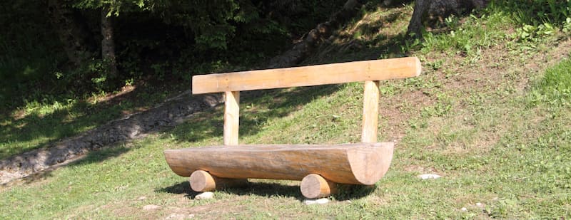 Autre type de banc en bois massif pour jardin fais avec différentes dimensions.  